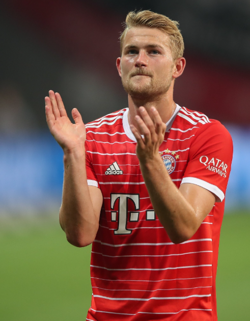 德里赫特：從低谷中崛起，于競爭中奮進