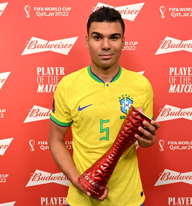 卡塞米羅賽季末離隊：曼聯(lián)生涯回顧與身價變遷分析