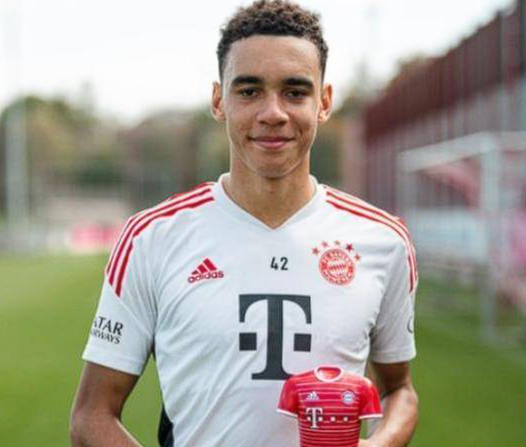 穆西亞拉傷情更新：負(fù)荷反應(yīng)致休戰(zhàn)，后續(xù)上場(chǎng)時(shí)間受限